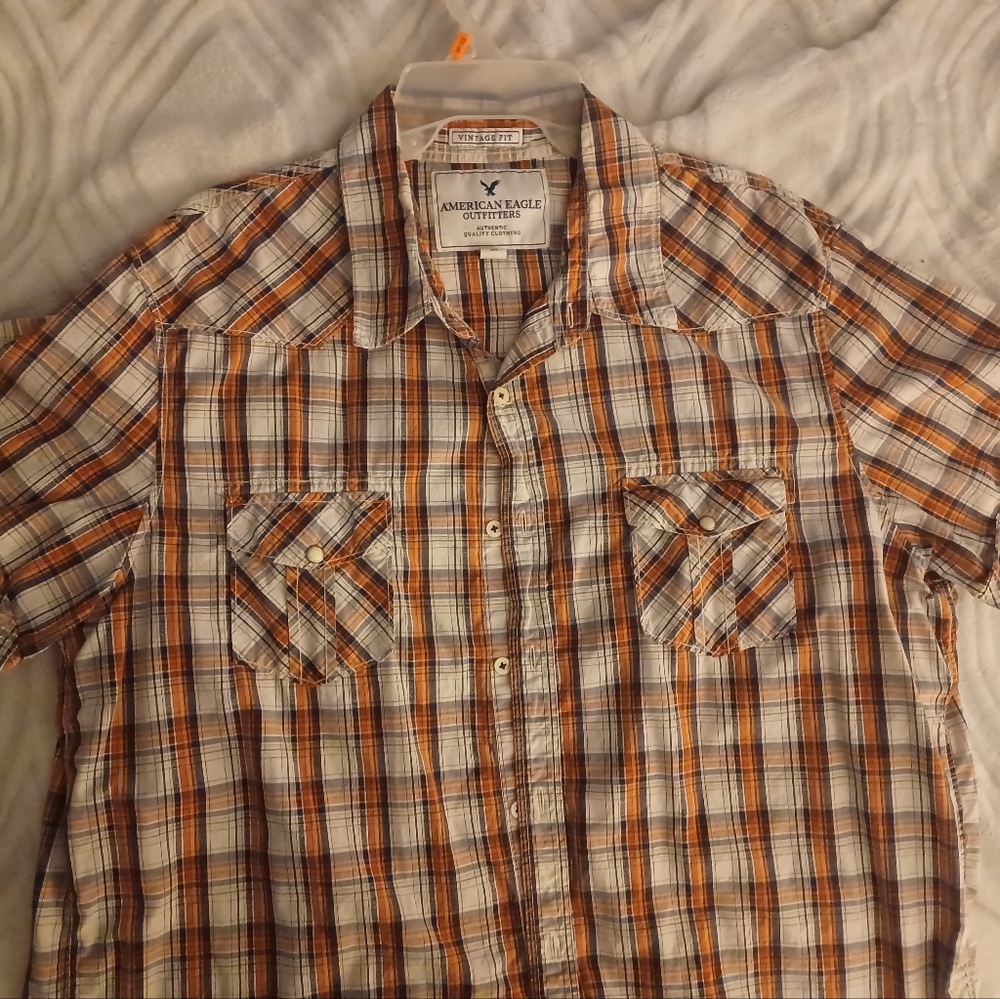 American Eagle men's XXL short sleeve vintage fit with some pearl snaps
